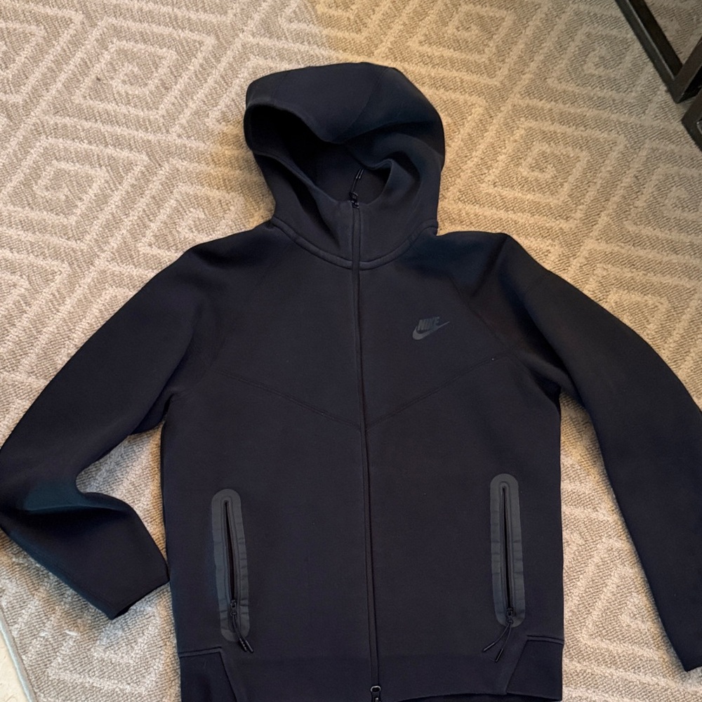 Nike Men’s Black Full-Zip Hooded Jacket